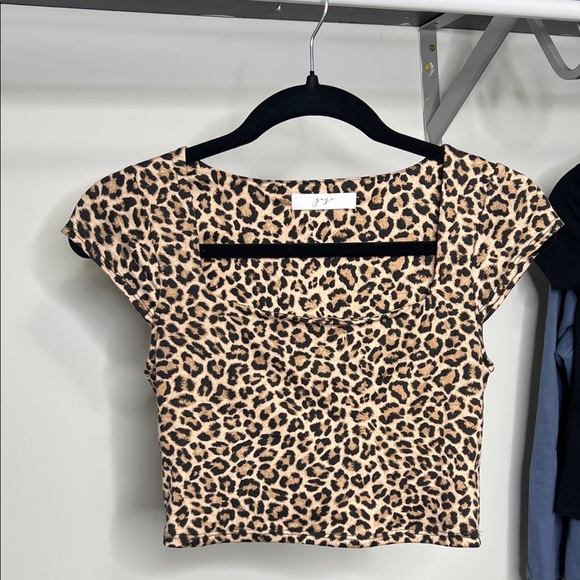 gaze Tops - Leopard Crop Top